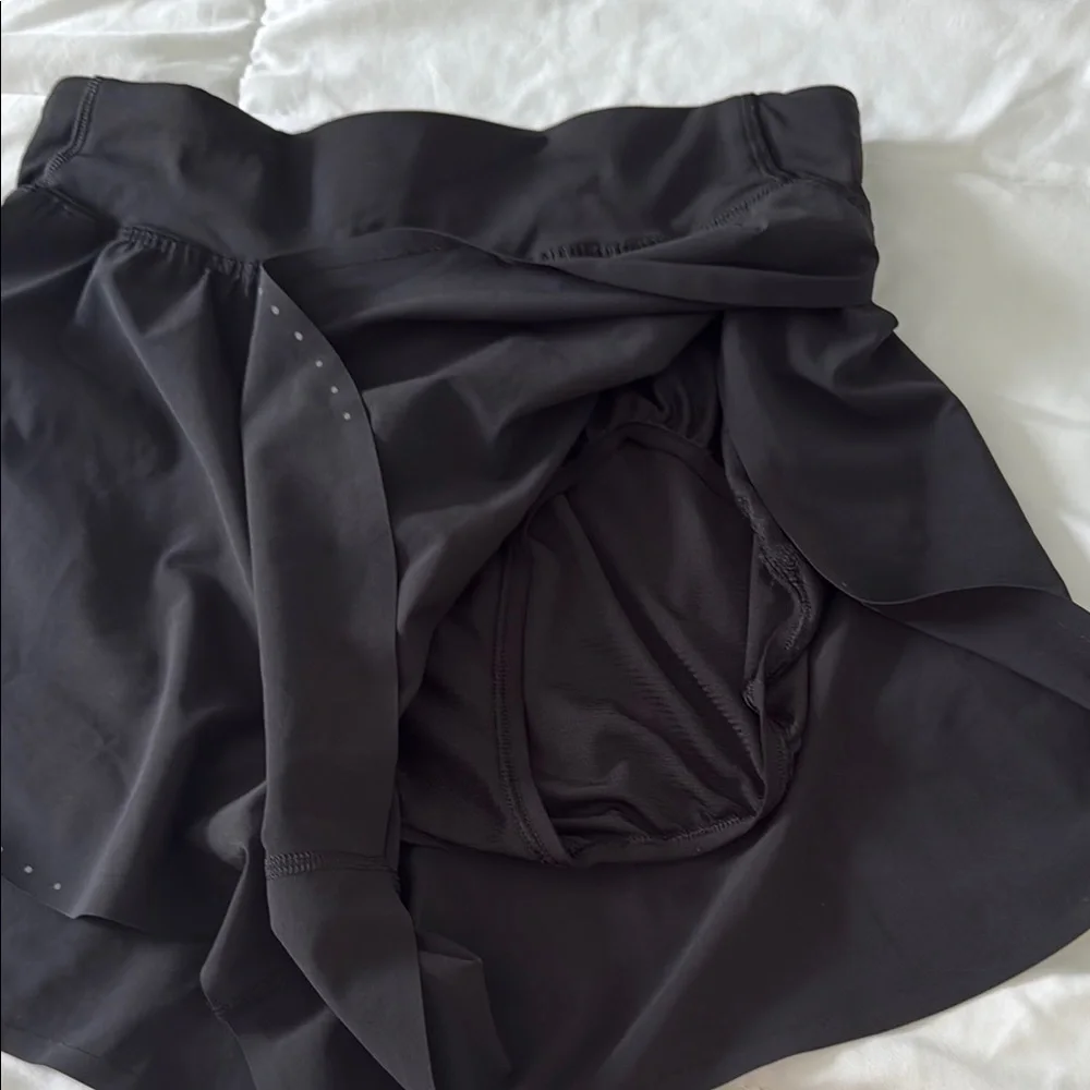 Black Athletic Shorts Lightweight Breathable Material - Picture 2 of 2